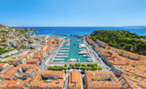 43.69979950374157, 7.283341211555616